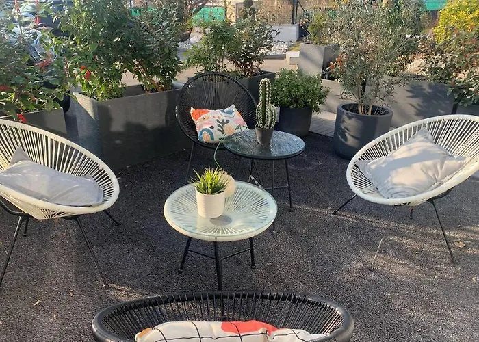 Joli T2 3* 40 M2 Avec Parking Et Terrasse エクスレバン