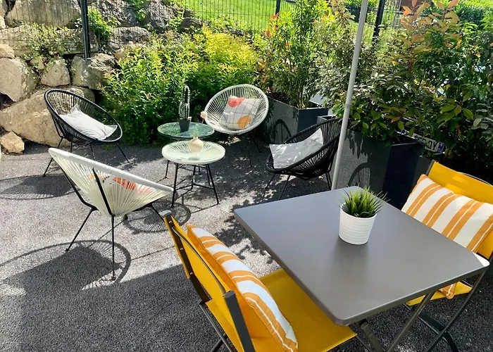 Joli T2 3* 40 M2 Avec Parking Et Terrasse * エクスレバン