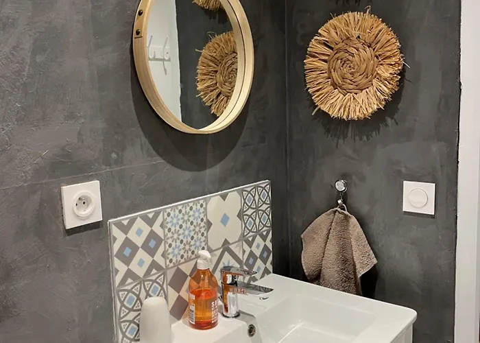 Joli T2 3* 40 M2 Avec Parking Et Terrasse *